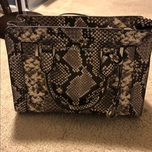 Michael kors cross body